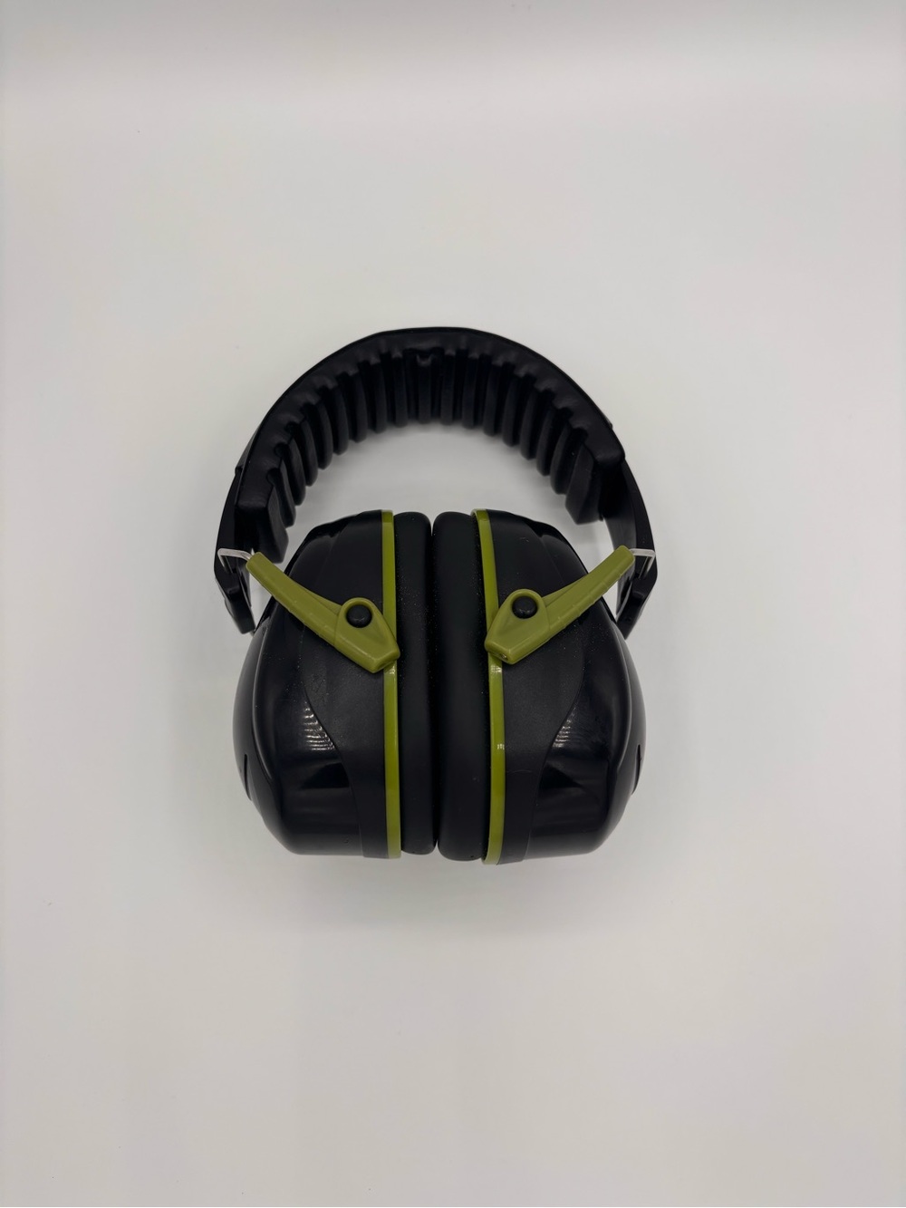 Noise canceling headphones